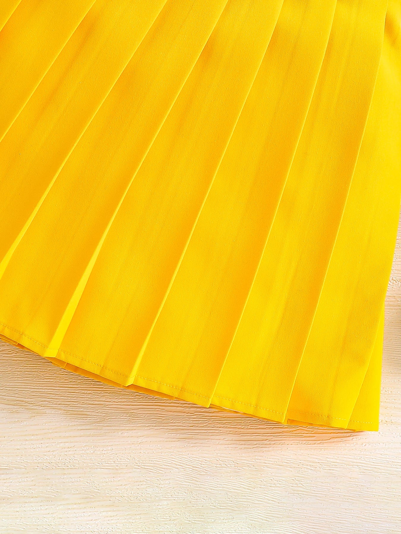 Summer girls' set, breathable and cool solid color short-sleeved T-shirt with letter print and strappy shorts, three-piece set