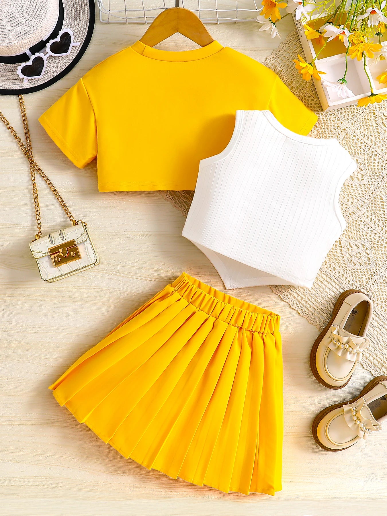 Summer girls' set, breathable and cool solid color short-sleeved T-shirt with letter print and strappy shorts, three-piece set