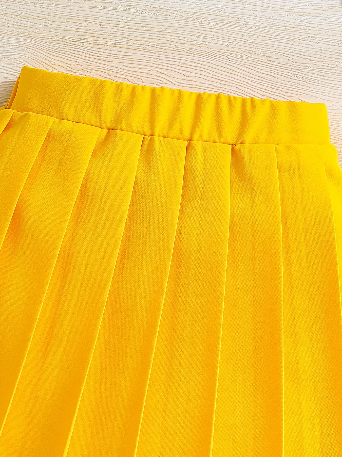 Summer girls' set, breathable and cool solid color short-sleeved T-shirt with letter print and strappy shorts, three-piece set